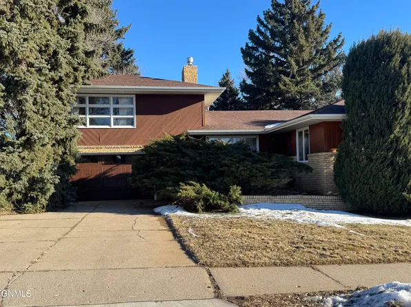 1019 N 28th St, Bismarck, ND 58501