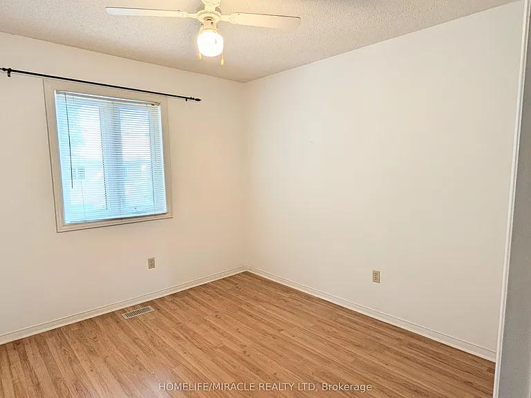 19 Wallace Dr — Photo 12