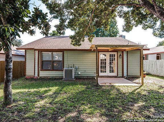 5th image of 614 Cypressgreen Dr