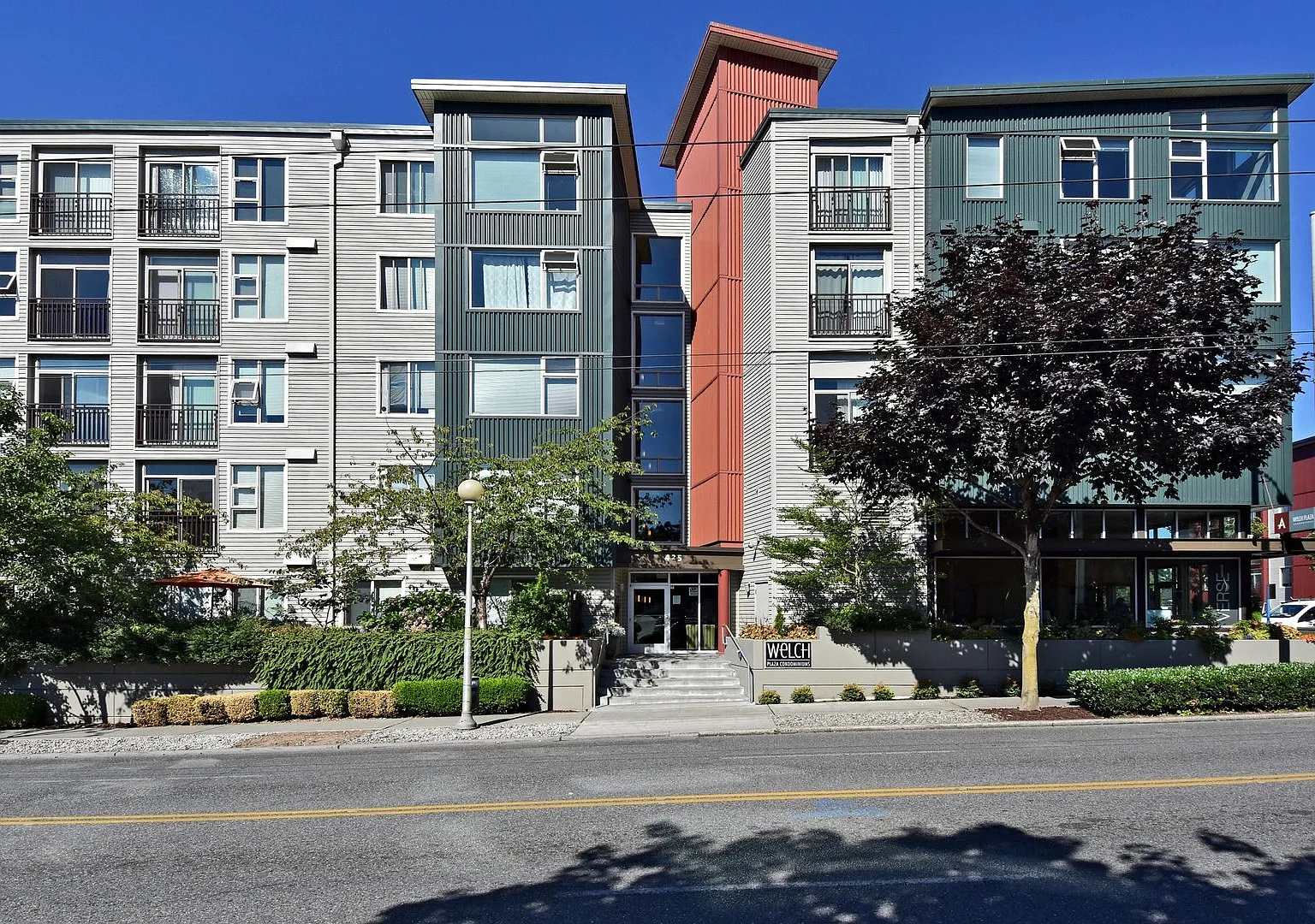 Spacious 2BR/1.75BA Condo in Convenient Location (Central District) — Photo 1