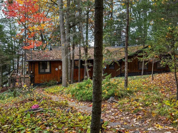 5624 Lakeview Dr, Interlochen, MI 49643