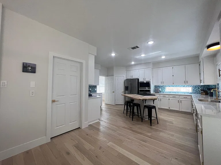 3914 Latimer Dr — Photo 28