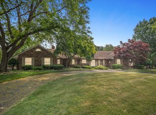 27859 Forestbrook Dr, Farmington Hills, MI