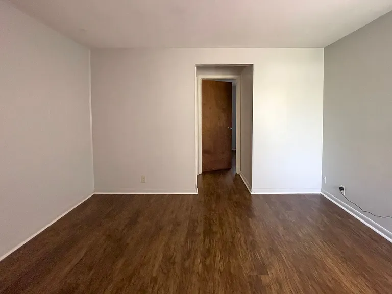 Sandalwood Apartments — Photo 3