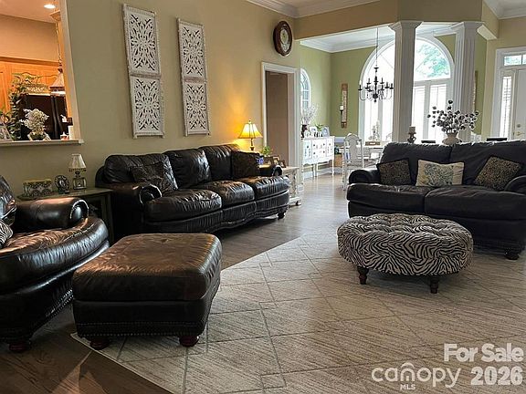 4th image of 829 Savannah Place Dr