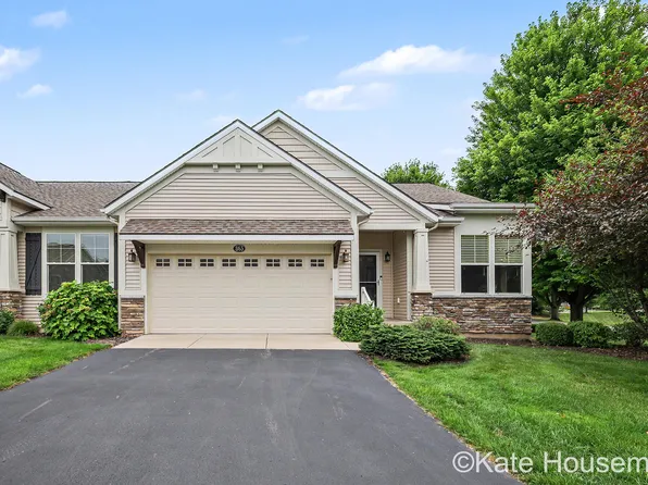 863 Cooks Crossing Dr SE, Byron Center, MI 49315