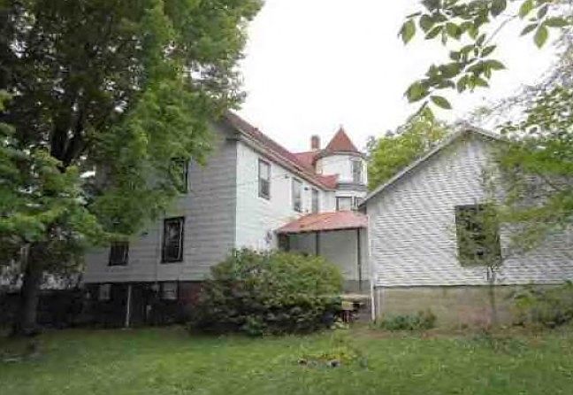 2nd image of 6 Henry St