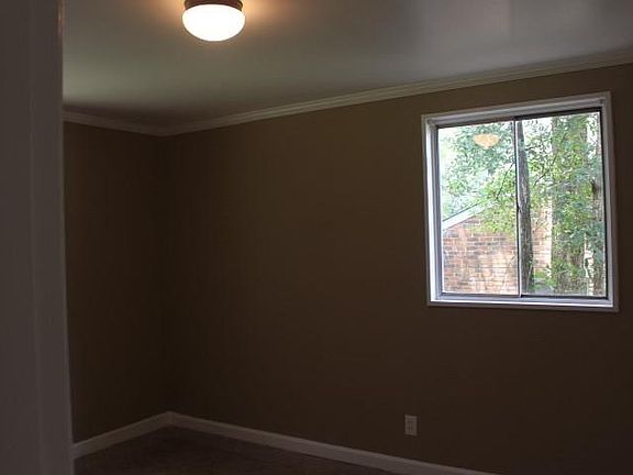 5th image of 458 Elmwood Dr