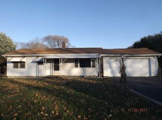 506 Maple Ln, Sterling, IL 61081