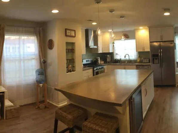 2561 Navarra Dr Unit C, Carlsbad, CA 92009
