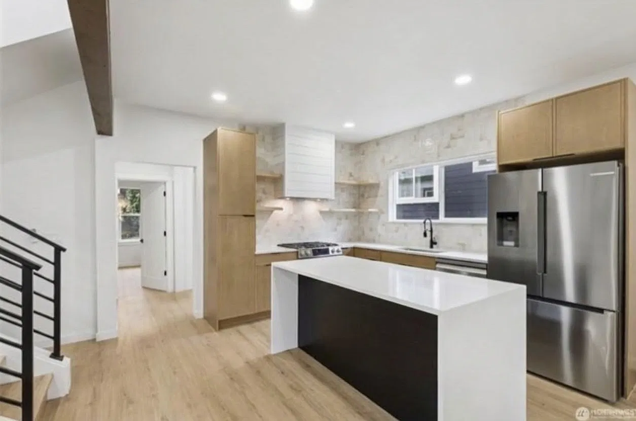 5 bed, 3.5 bath, 3170 sqft, $5,200 — Photo 3