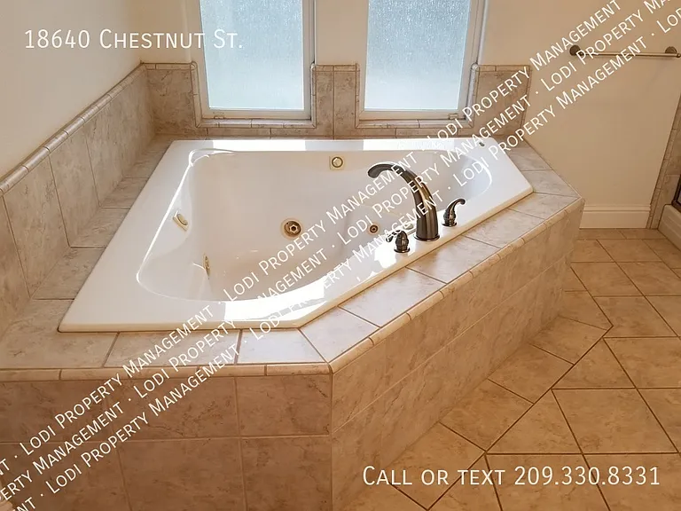 18640 Chestnut St — Photo 11