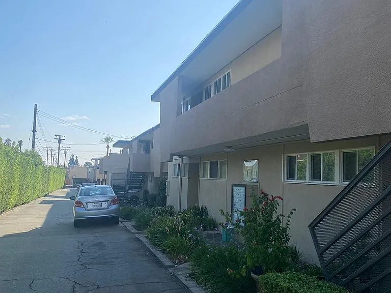 1014 W. Huntington Dr. — Photo 3