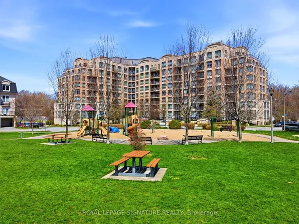 16 Dallimore Cir #416, Toronto, ON M3C 4C4