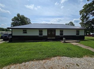 430 W Park St, Pekin, IN 47165