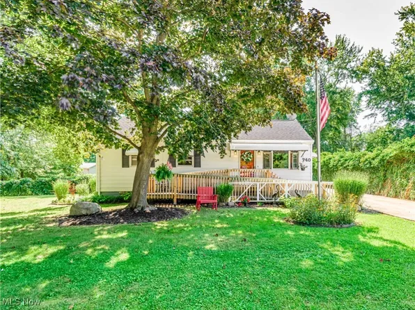 740 E Paige Ave, Barberton, OH 44203