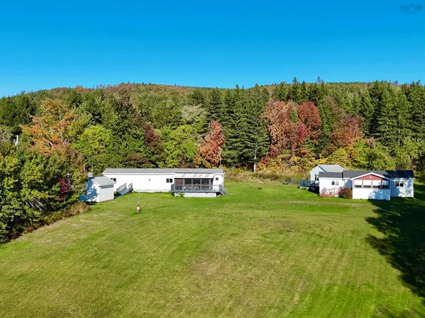 2952 Highway 395, East Lake Ainslie, NS B0E 3M0
