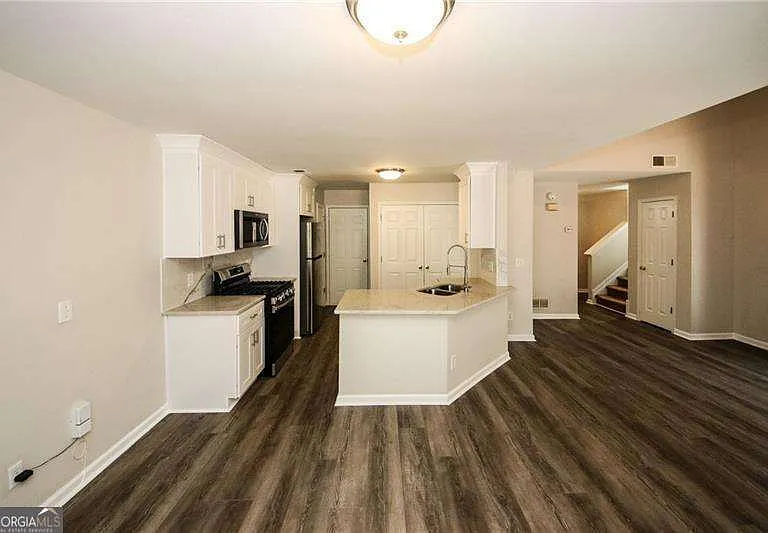 121 Stoneforest Dr — Photo 14
