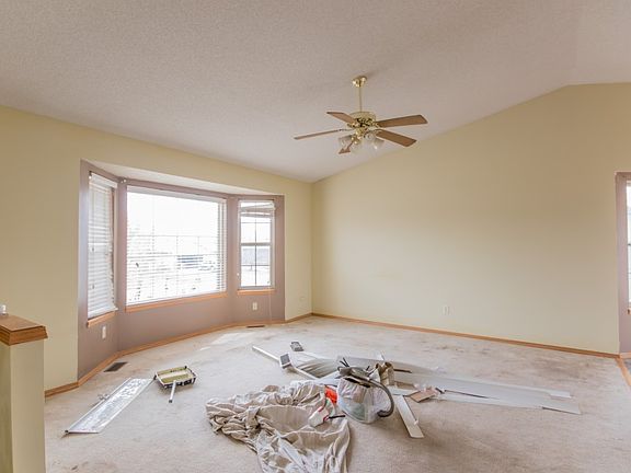 5th image of 2219 N Horseshoe Cir