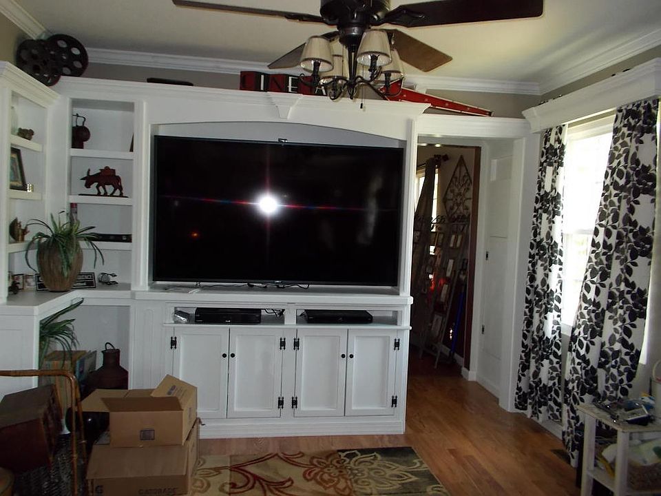2nd image of 24 Carriage Way