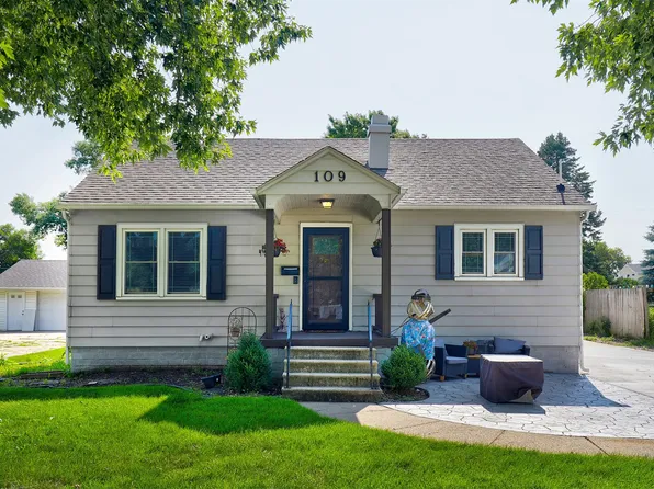 109 SW School St, Ankeny, IA 50023