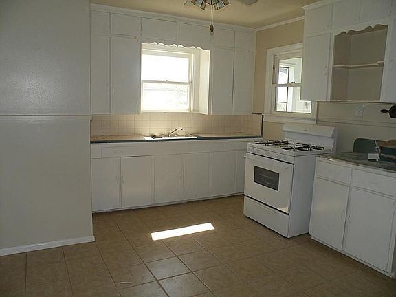 4th image of 108 Stewart Ave