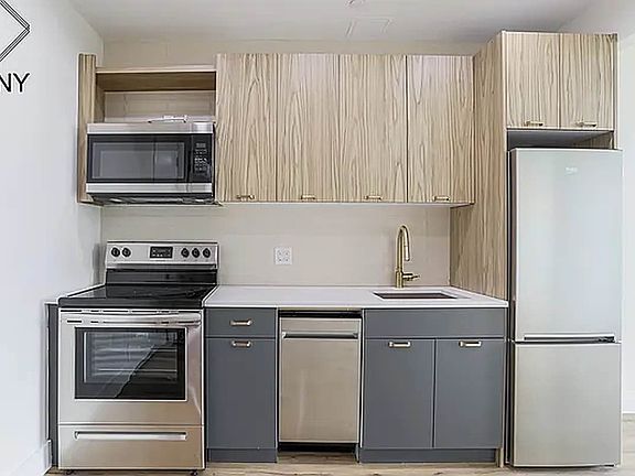 2nd image of 3421 Glenwood Rd #4I