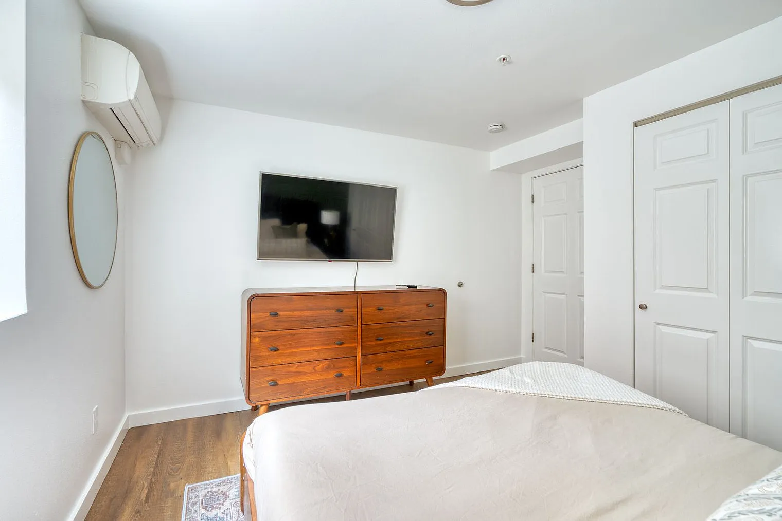 2 bed, 2.0 bath, 742 sqft, $3,316 — Photo 4