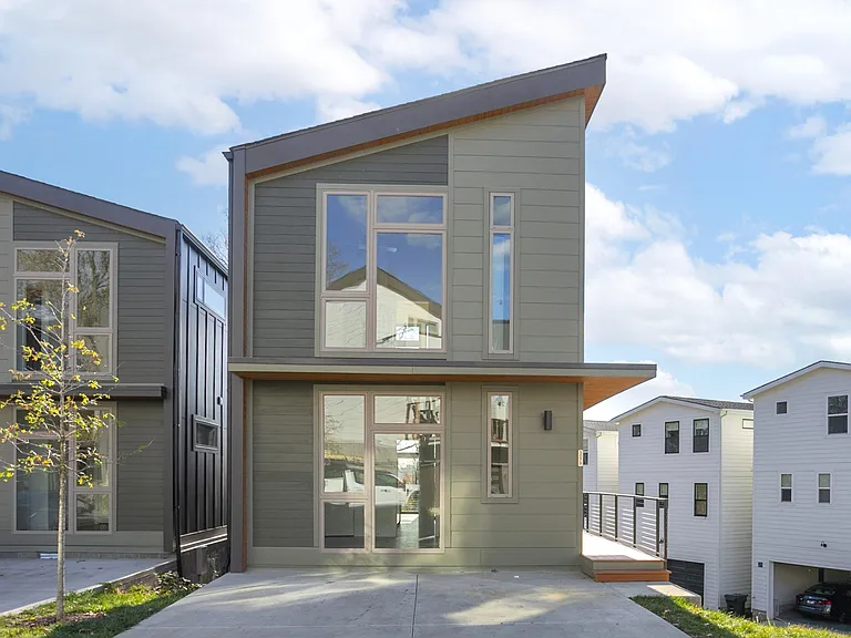 3079 Edwin Cir — Photo 1