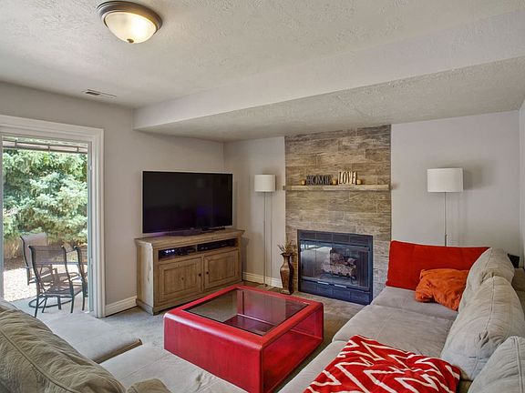 3rd image of 1603 E Amblewood Ln