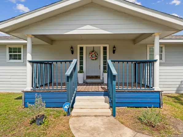 228 county road 5716, Natalia, TX 78059