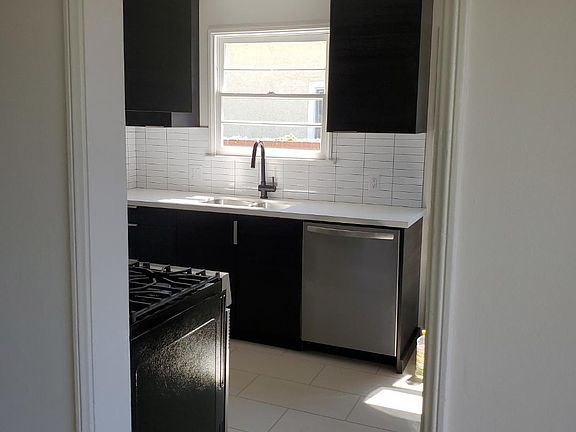 5th image of 724 Woodlawn Ave #724