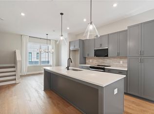 989 Bibbs Cir NW Unit 5, Atlanta, GA 30318