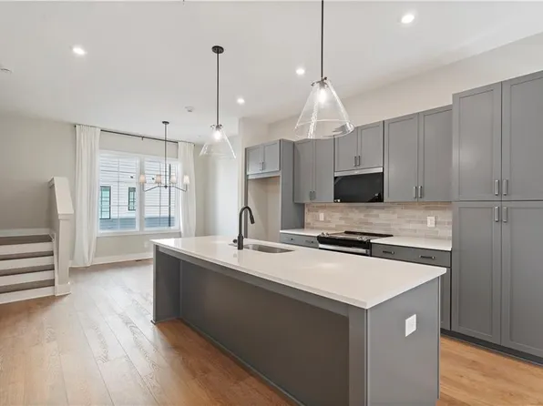 989 Bibbs Cir NW #24, Atlanta, GA 30318