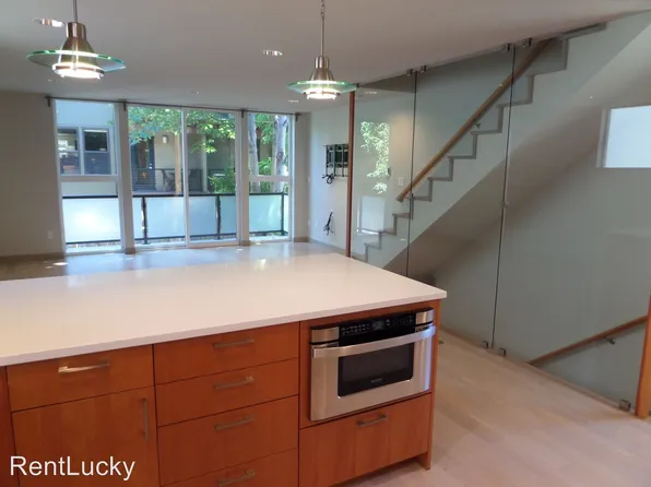 3628B Palatine Ave N, Seattle, WA 98103
