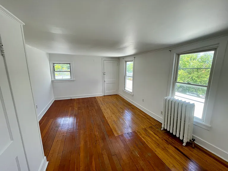 725-727 Warren St #5 — Photo 9