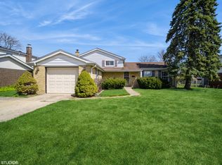 1929 N Shenandoah Dr, Arlington Heights, IL 60004