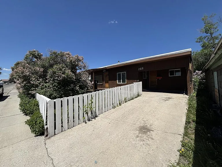 235 Curtis St — Photo 2