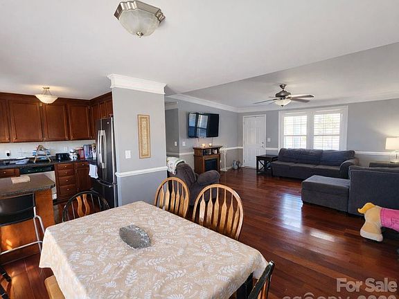 5th image of 104 Carol Lyn Rd