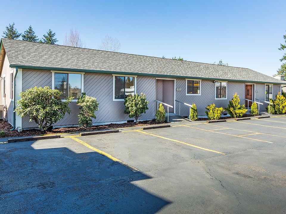 1st image of 607 W Yelm Ave