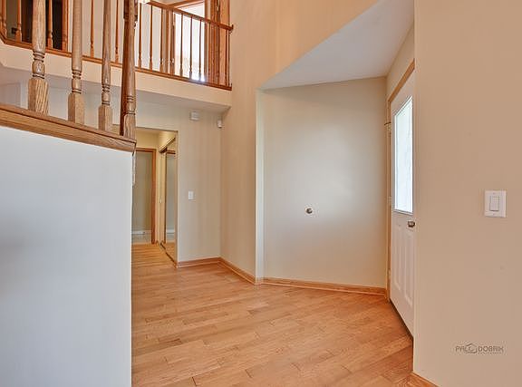 2nd image of 864 Winchester Ln