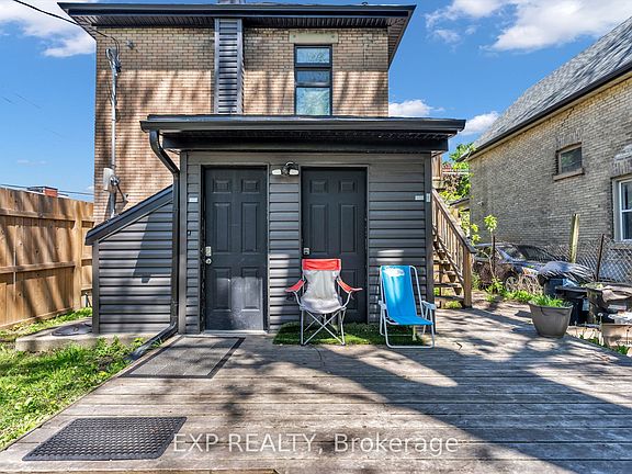 3rd image of 553 Quebec St
