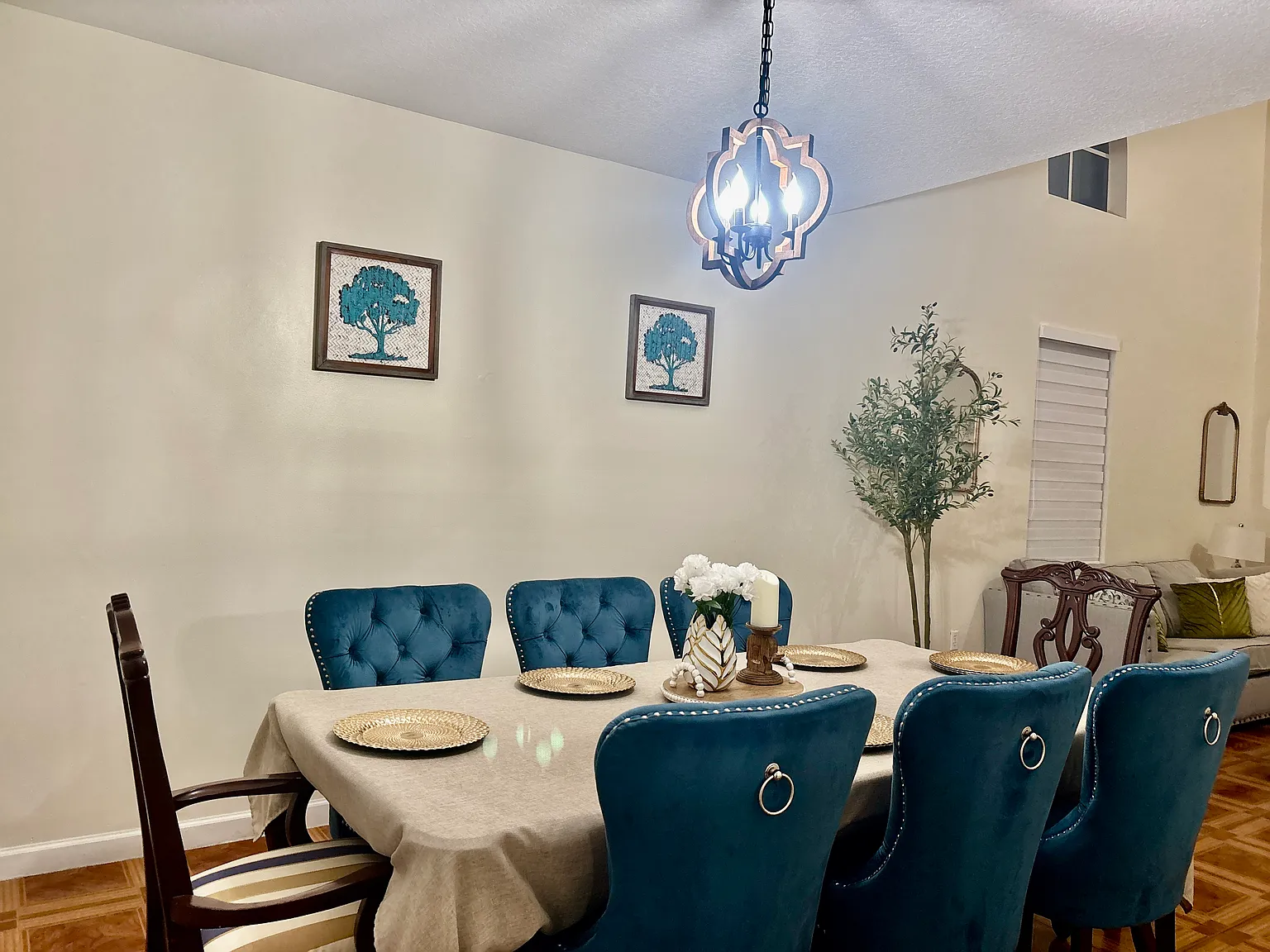 3 bed, 2254 sqft, $3,999 — Photo 3