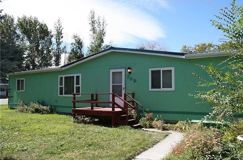 1st image of 709 1st St SE