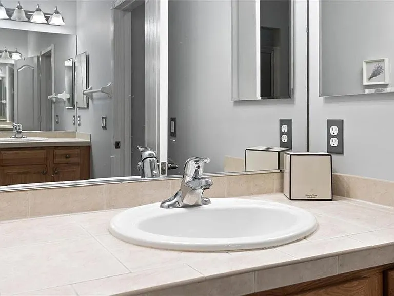 2601 Creekside Dr — Photo 13