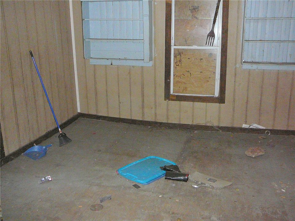 2nd image of 1000 S Fant St