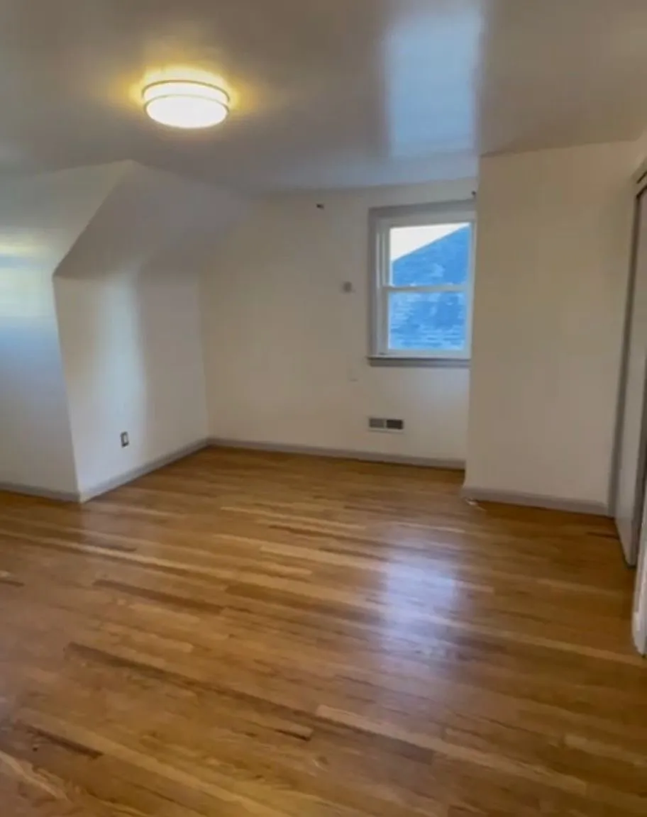 176 Rutherford Pl — Photo 1