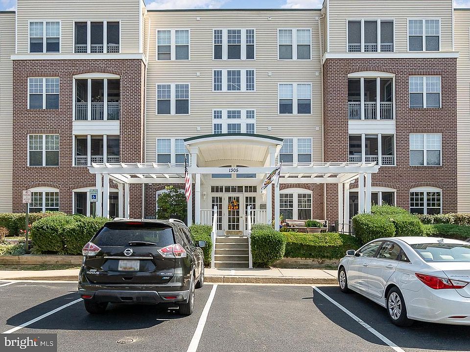 1st image of 1305 Scottsdale Dr Unit 332