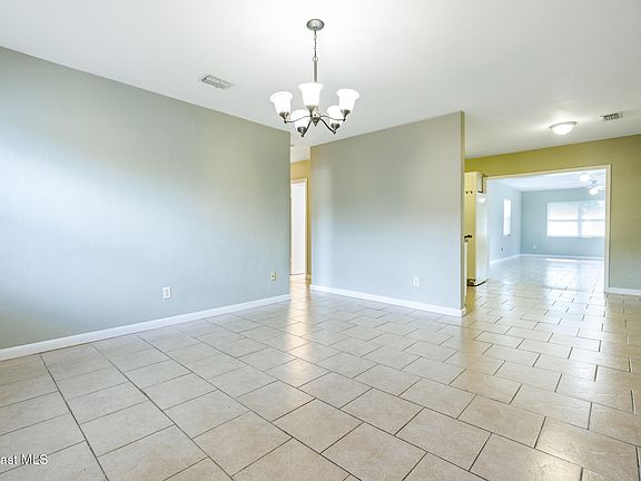5th image of 248 Laurel Oak St