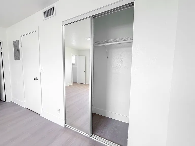 1100 S Broadway #205 — Photo 5